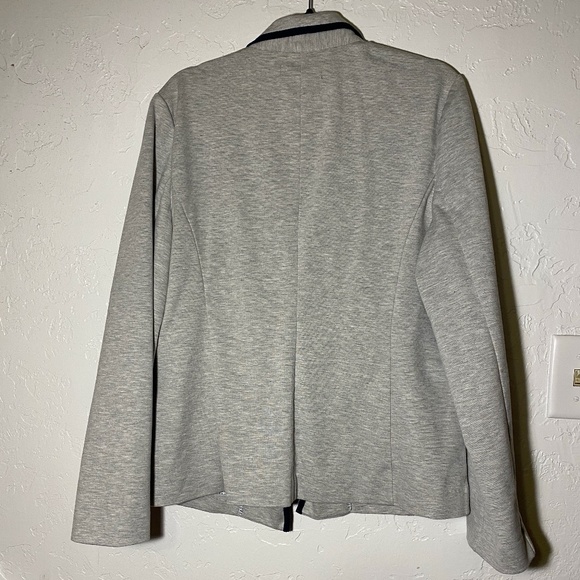Company Ellen Tracy blazer, size XL. - Picture 7 of 7